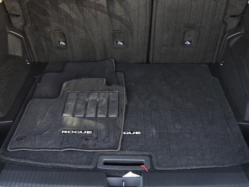 Used 2025 Nissan Rogue S image 9