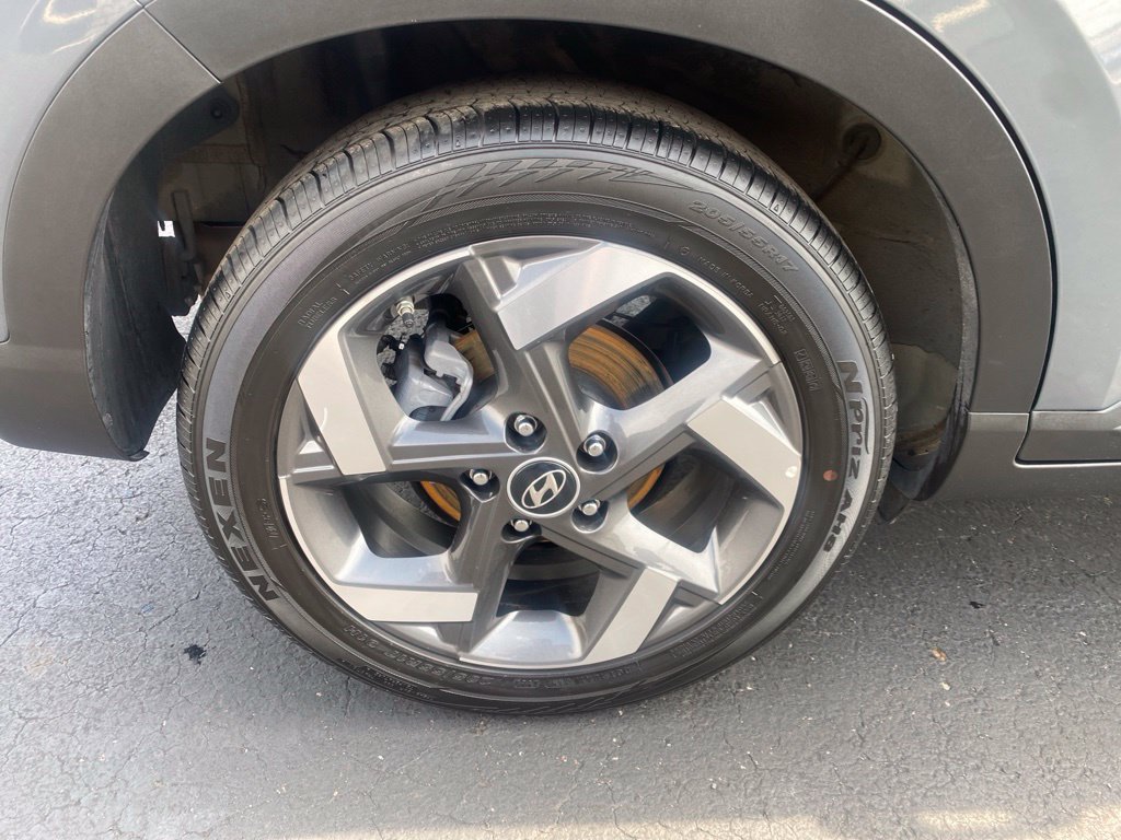Used 2025 Hyundai Venue SEL FWD image 15
