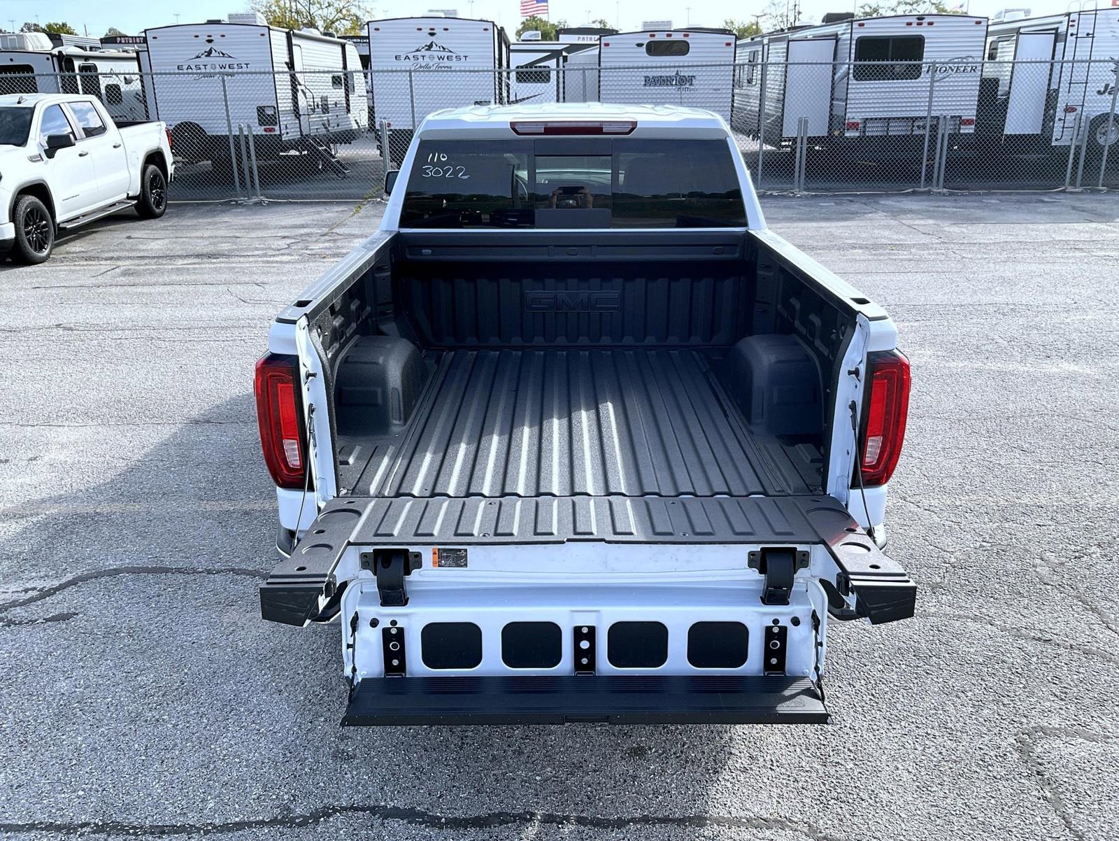 New 2026 GMC Sierra 1500 SLT w/ SLT Premium Plus Package image 21