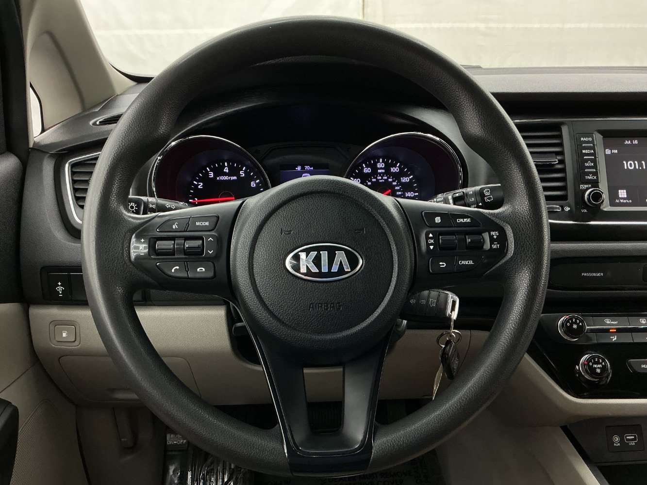 Used 2020 Kia Sedona L FWD image 30
