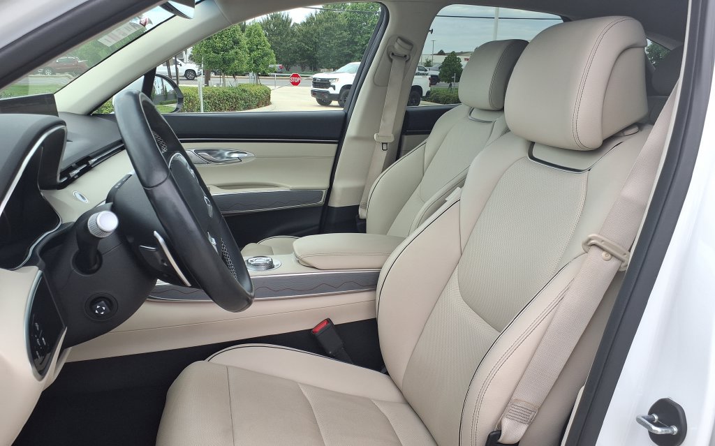 Used 2024 Genesis GV70 2.5T AWD/4WD image 12