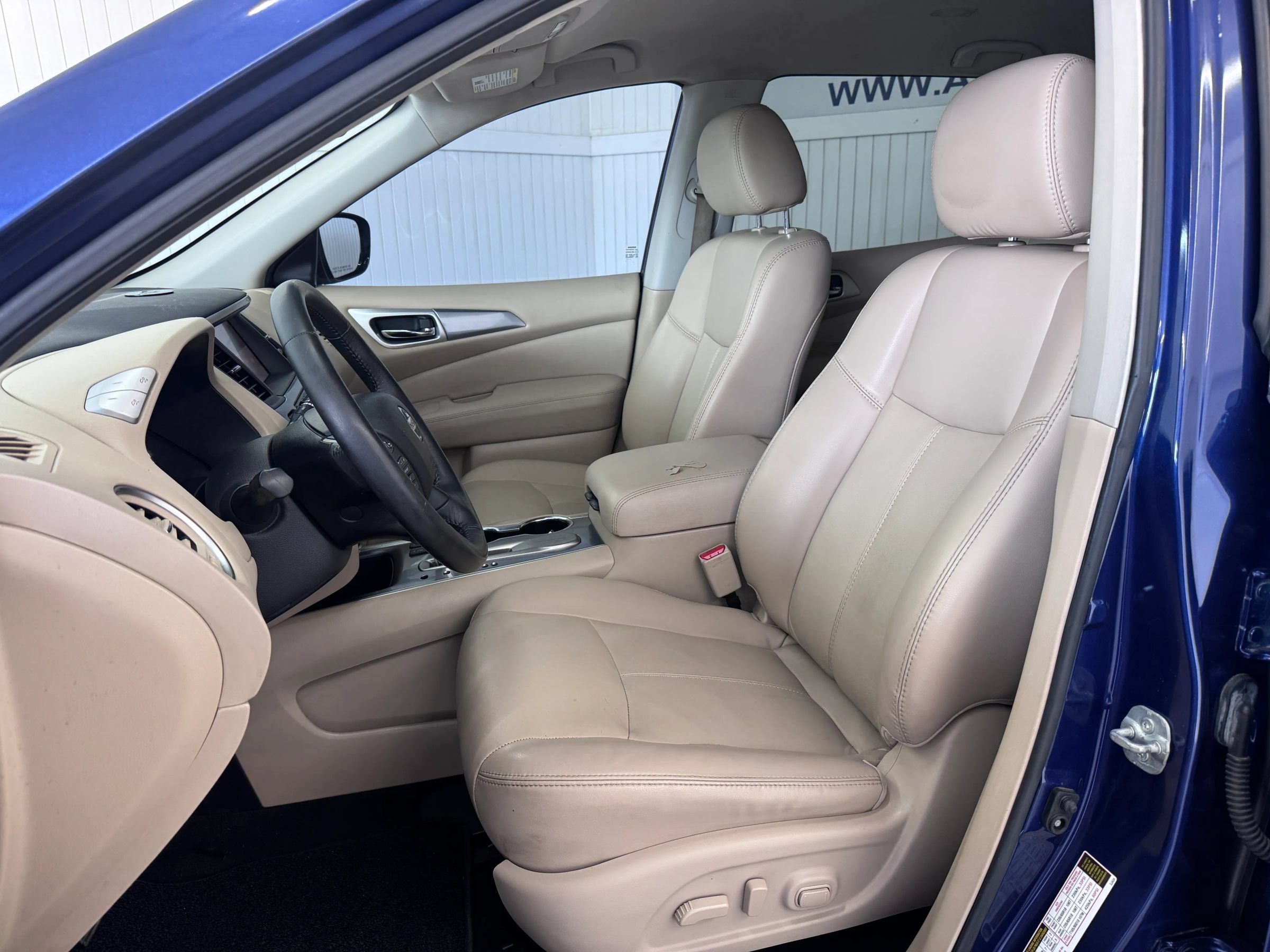 Used 2017 Nissan Pathfinder SL FWD image 9