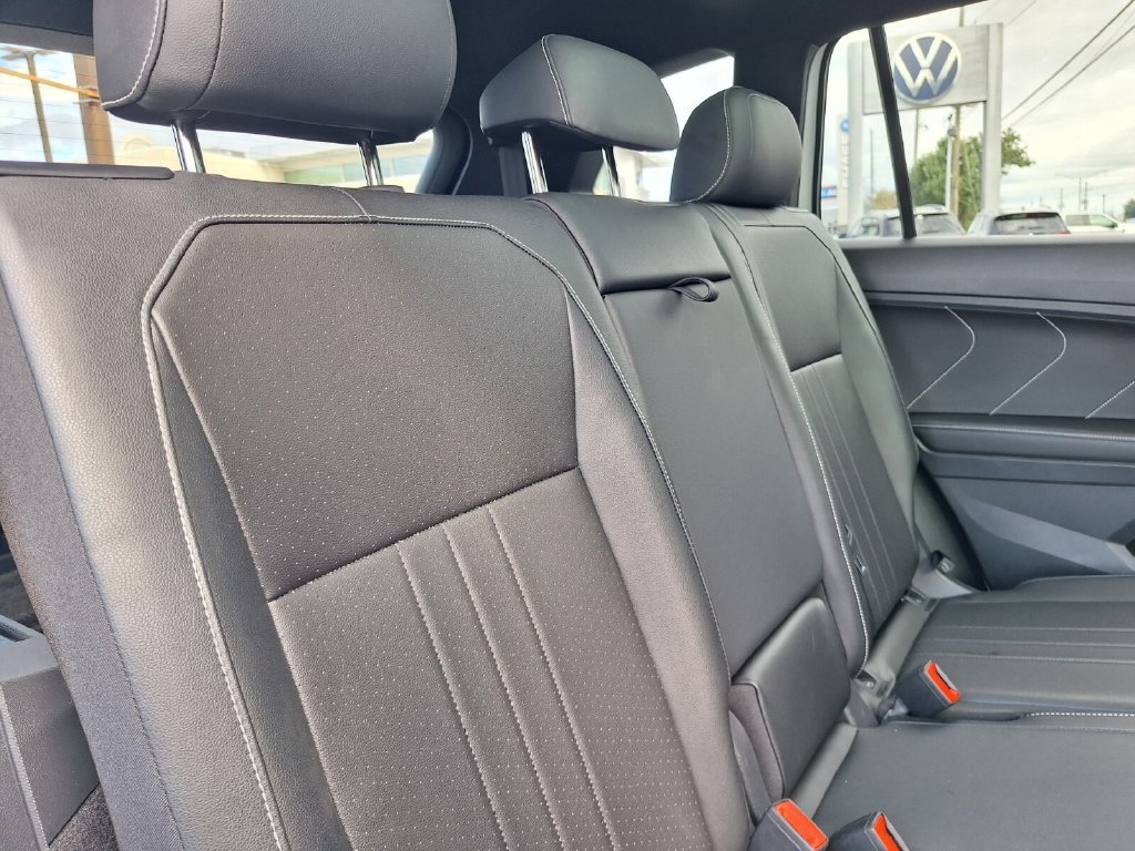 Used 2023 Volkswagen Tiguan SE R-Line FWD image 27