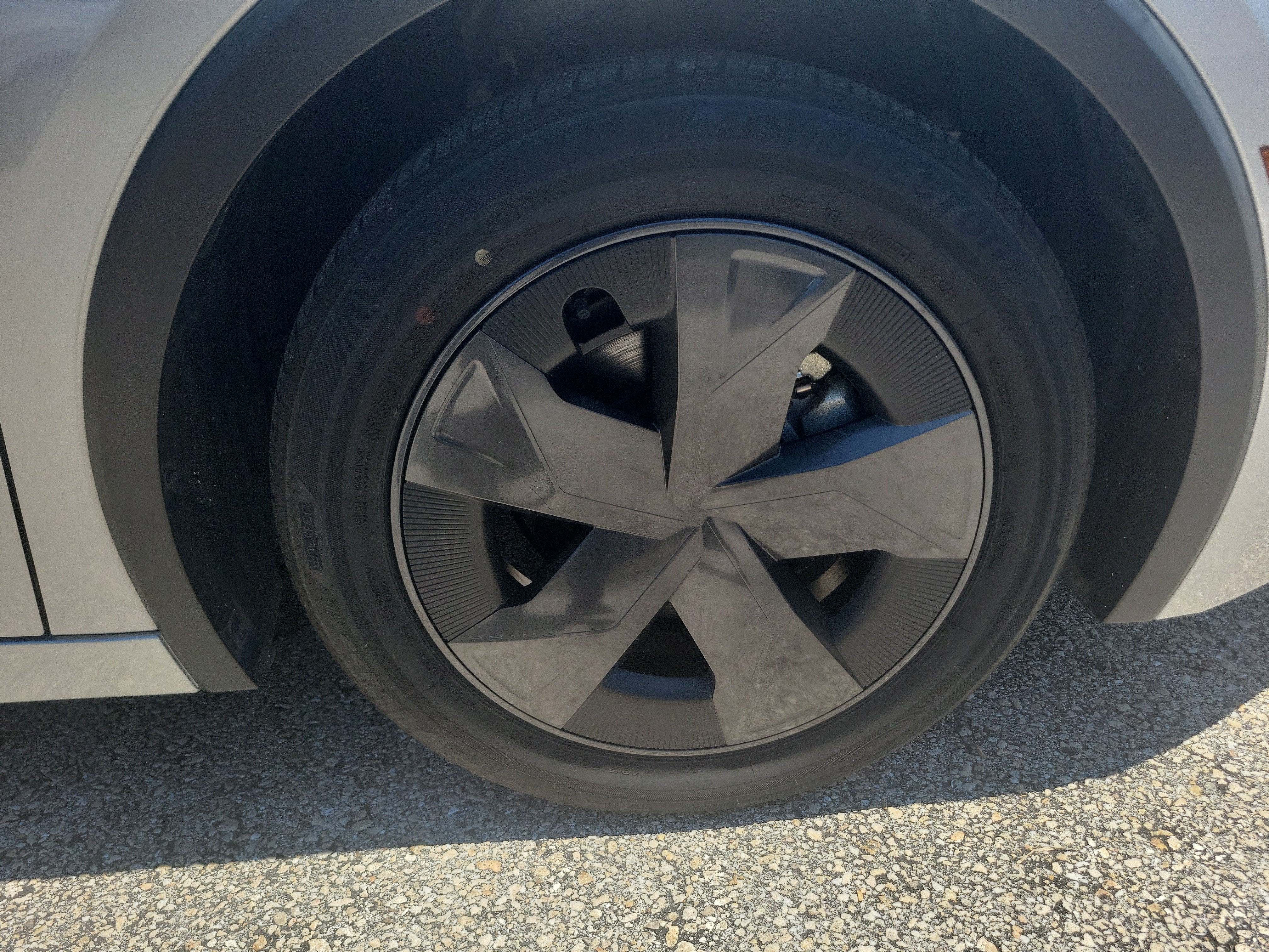 Used 2024 Toyota Prius LE FWD image 10