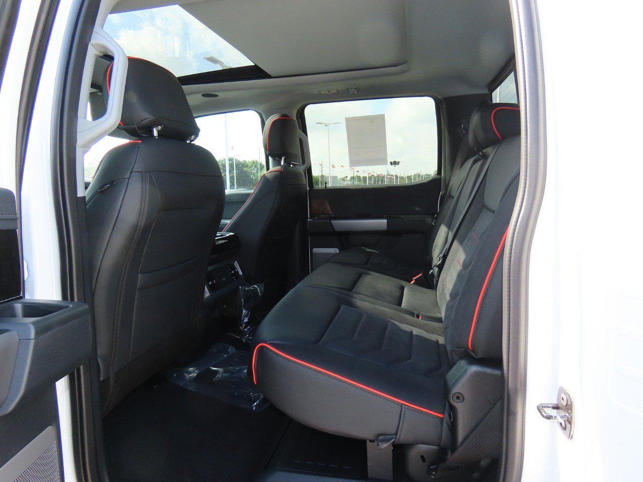 New 2026 Ford F250 Lariat w/ Black Appearance Package image 20