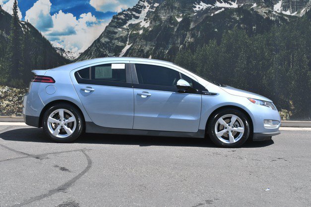 Used 2013 Chevrolet Volt FWD image 2