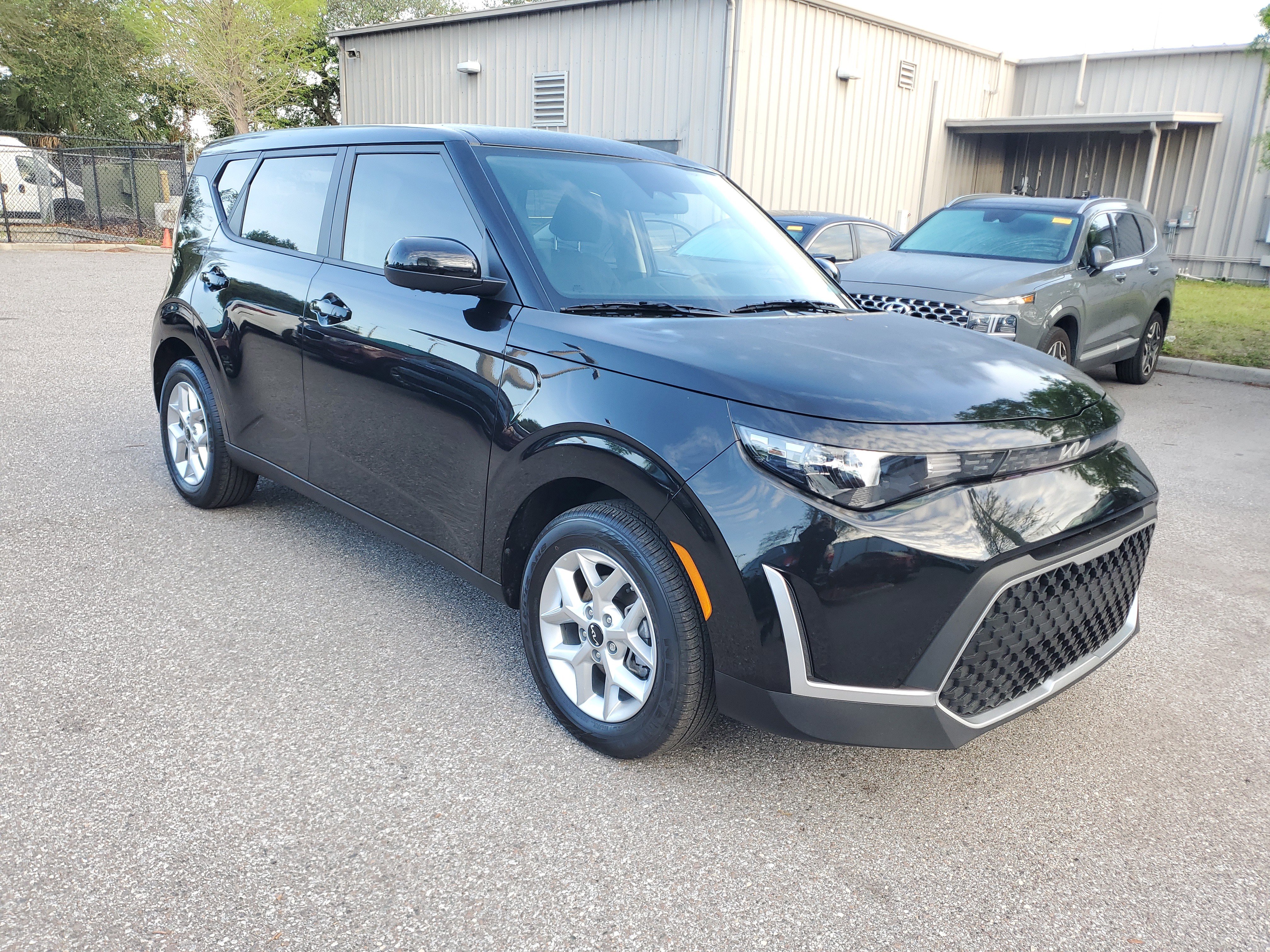 Used 2025 Kia Soul LX w/ LX Technology Package image 5