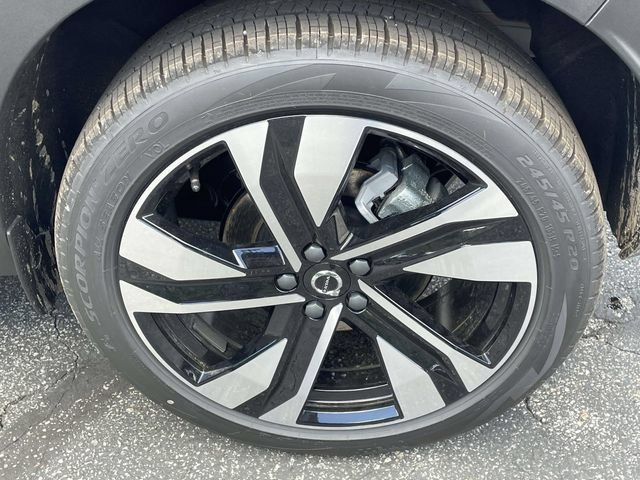New 2026 Volvo XC40 B5 Plus w/ Climate Package AWD/4WD image 9