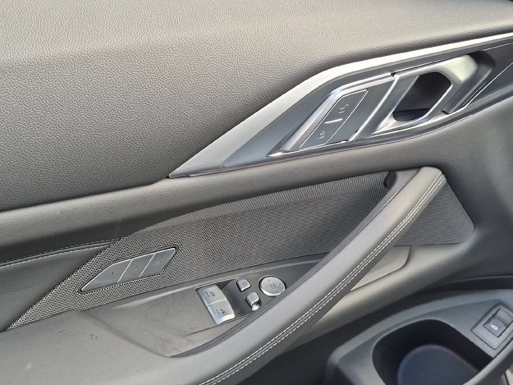 Used 2027 BMW M4 Competition RWD image 15