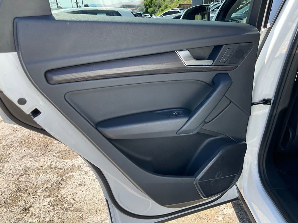 Used 2020 Audi Q5 e Premium w/ Convenience Package image 33