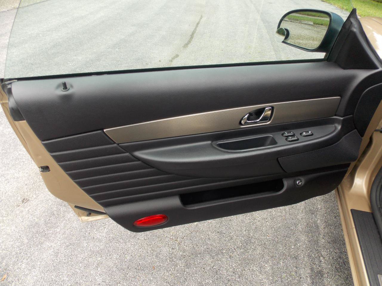 Used 2005 Ford Thunderbird RWD image 17