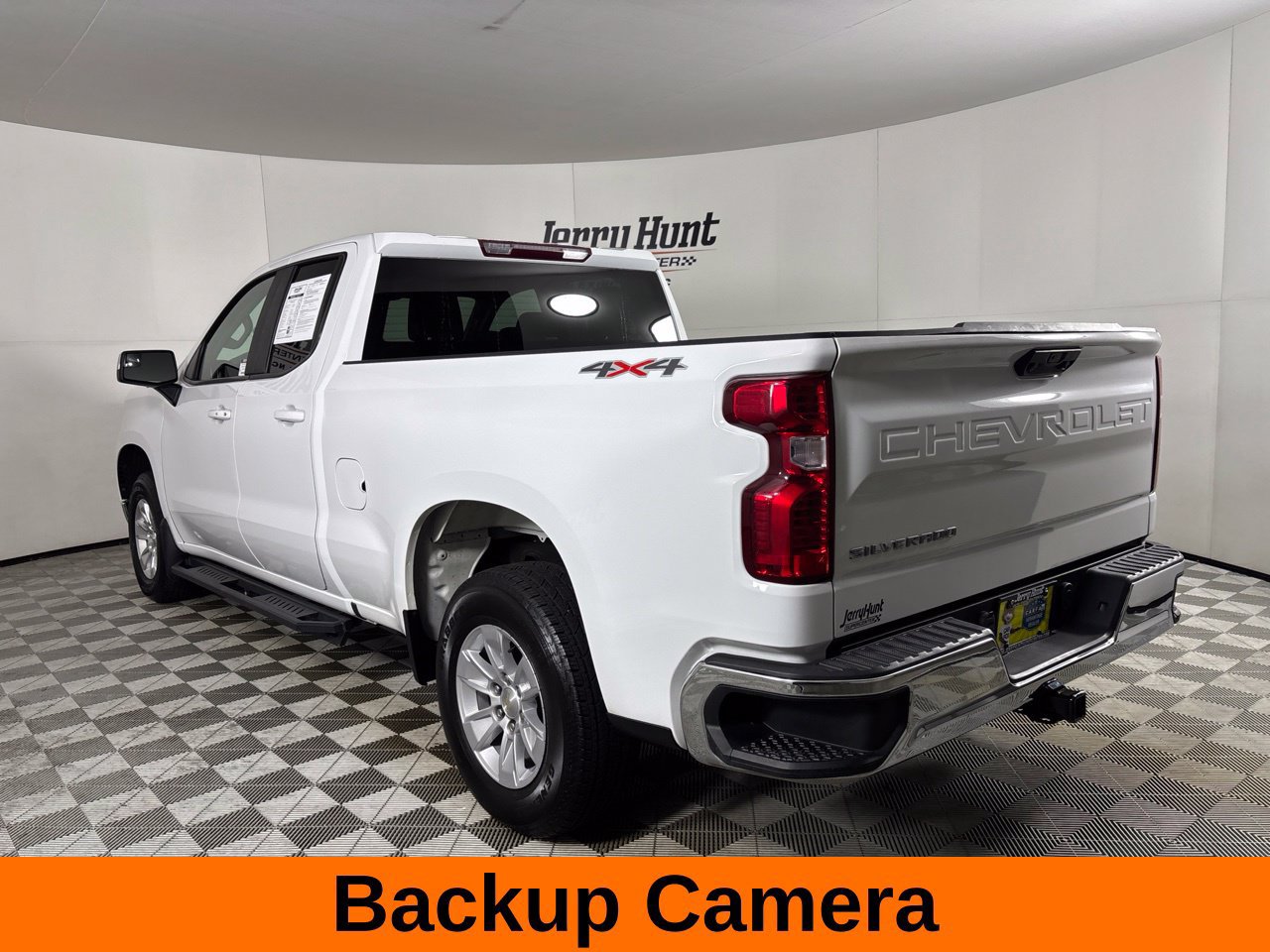 Used 2023 Chevrolet Silverado 1500 LT AWD/4WD image 9