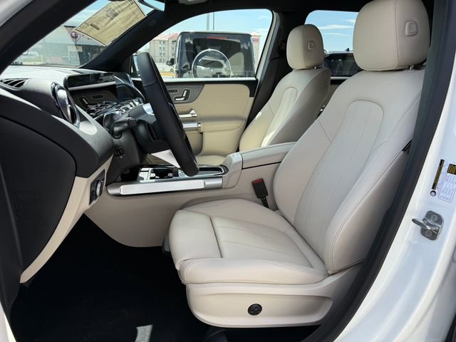 Used 2025 Mercedes-Benz GLB 250 4MATIC image 3