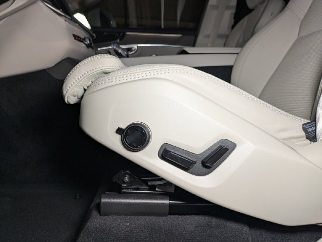 New 2026 Volvo XC90 T8 Ultra w/ Protection Package AWD/4WD image 15