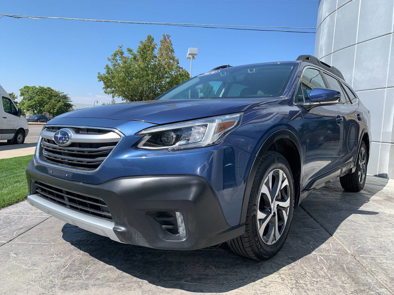 Used 2020 Subaru Outback Limited w/ Popular Package #2 image 3