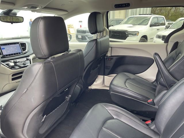 Used 2024 Chrysler Pacifica Limited FWD image 13