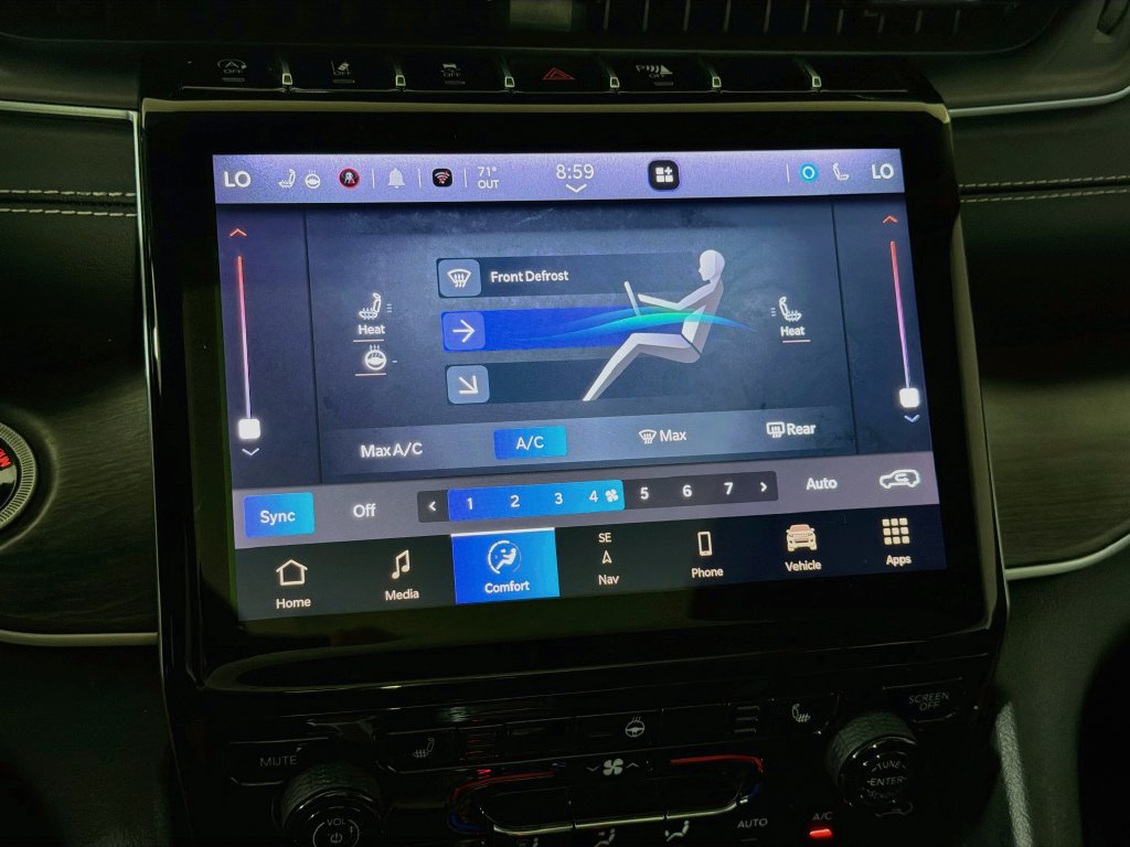 Used 2024 Jeep Grand Cherokee Limited AWD/4WD image 16