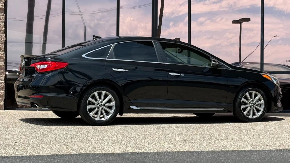 Used 2017 Hyundai Sonata Limited w/ Ultimate Package 04 FWD image 13