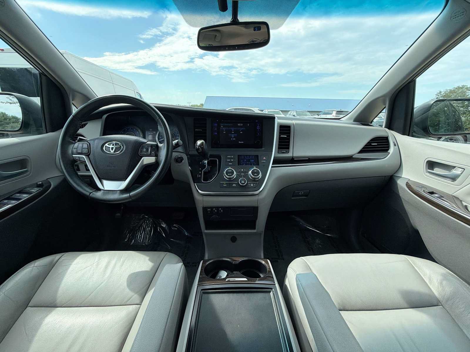 Used 2017 Toyota Sienna XLE AWD/4WD image 12
