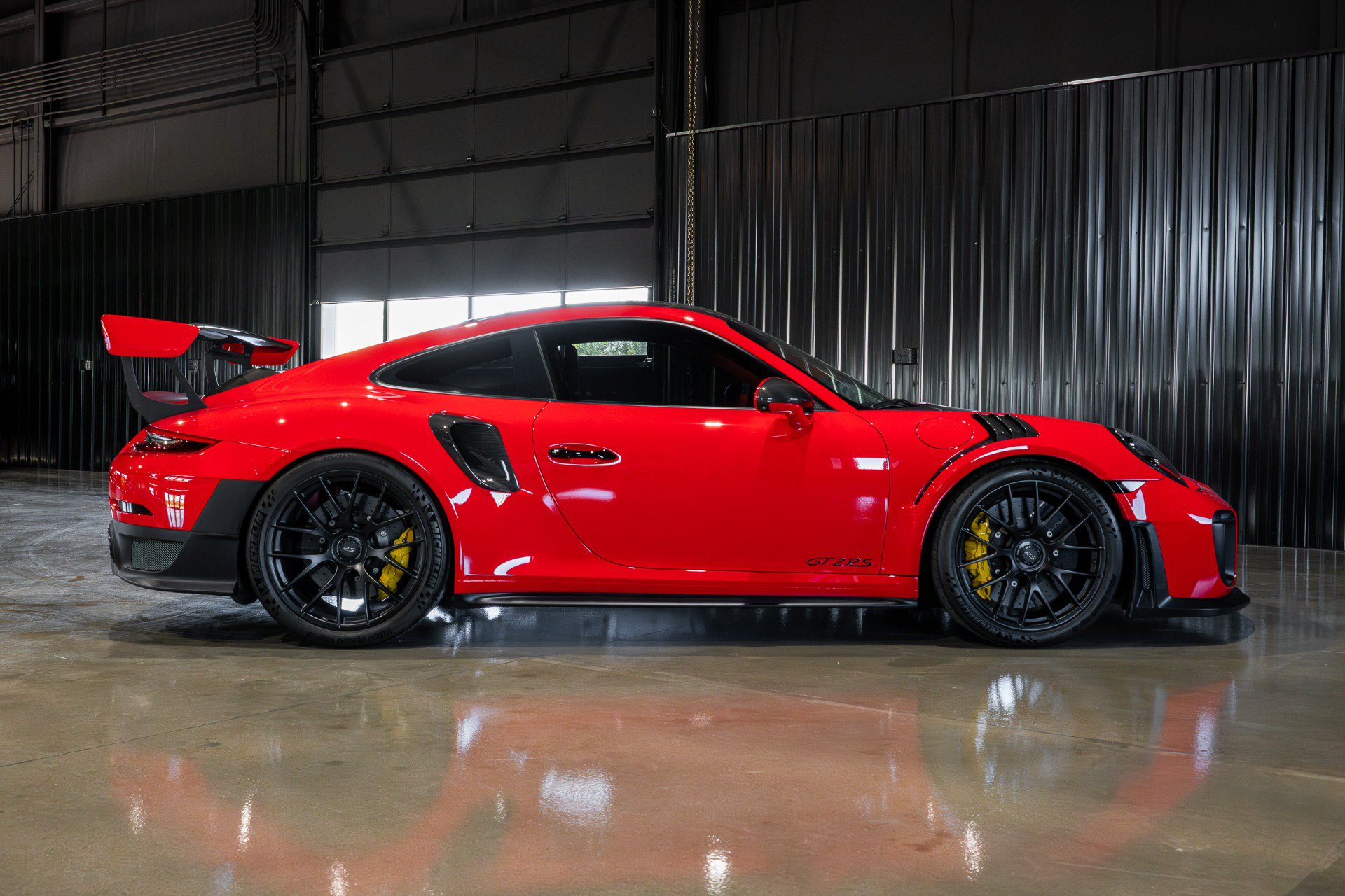 Used 2018 Porsche 911 GT2 RS RWD image 4