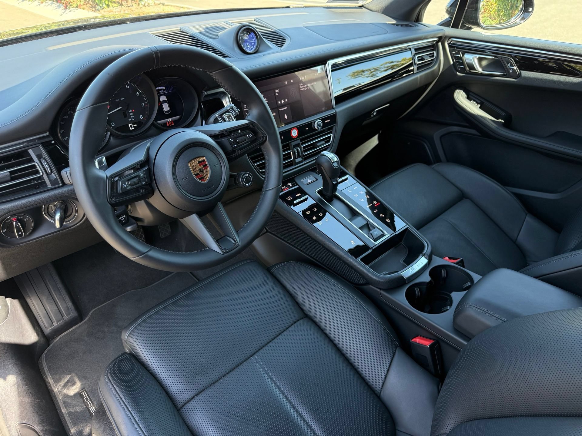 Used 2026 Porsche Macan AWD/4WD image 4