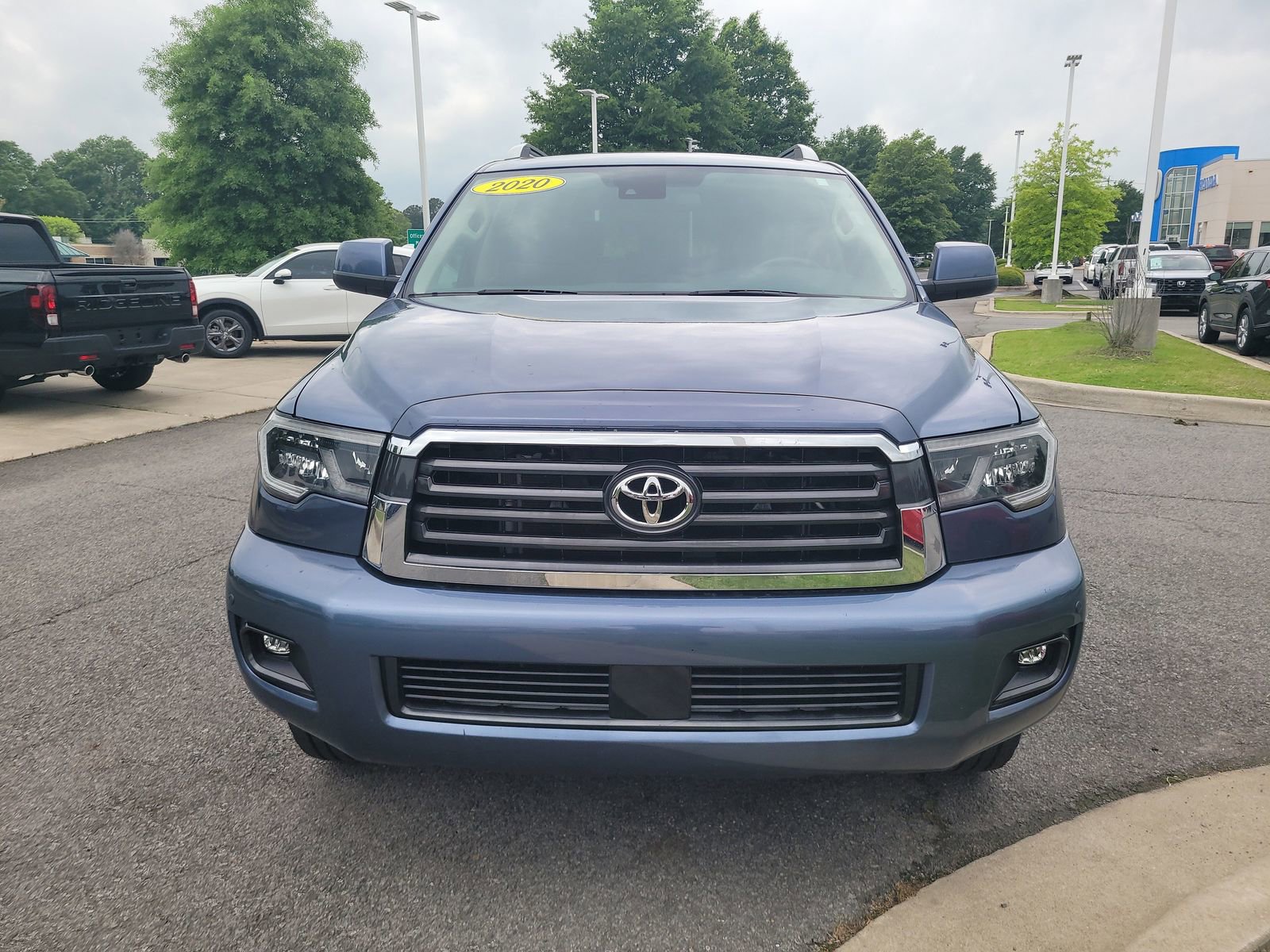 Used 2020 Toyota Sequoia SR5 w/ Carpet Mat Package (TMS) AWD/4WD image 8