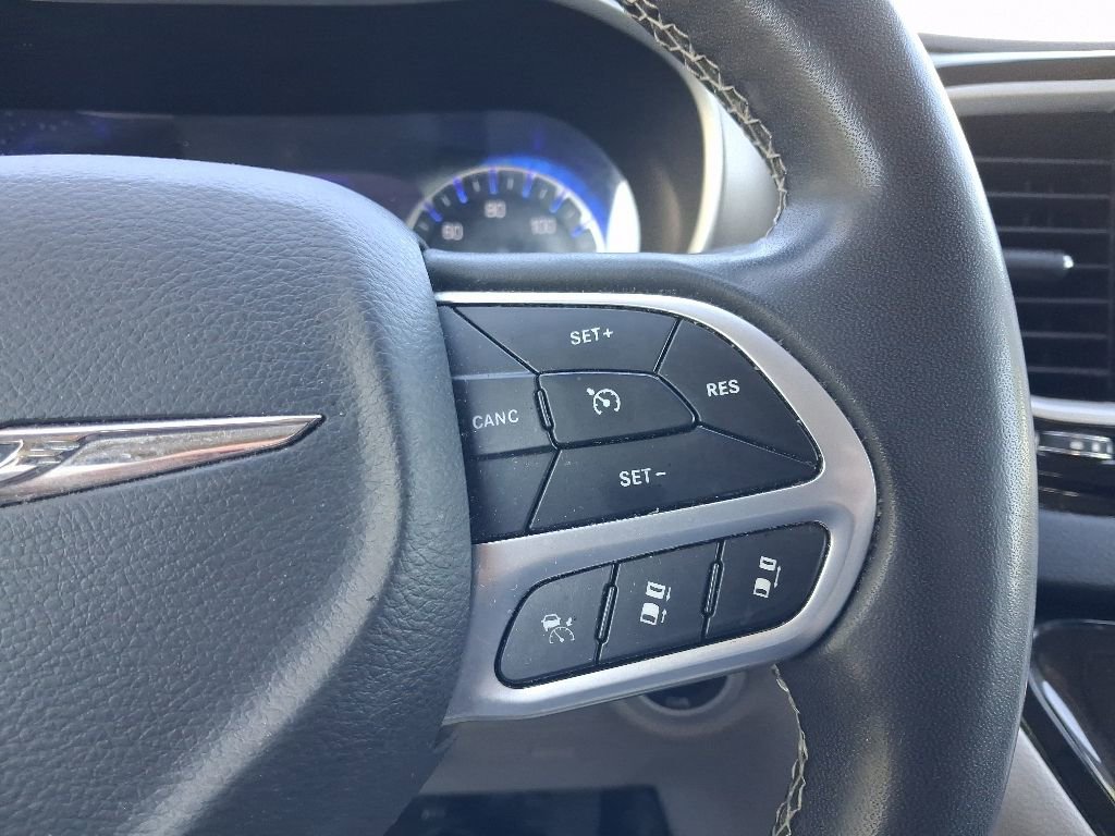 Used 2022 Chrysler Pacifica Touring-L FWD image 27