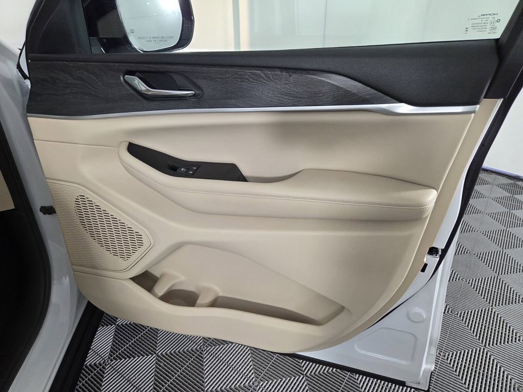 Certified 2025 Jeep Grand Cherokee Limited image 36