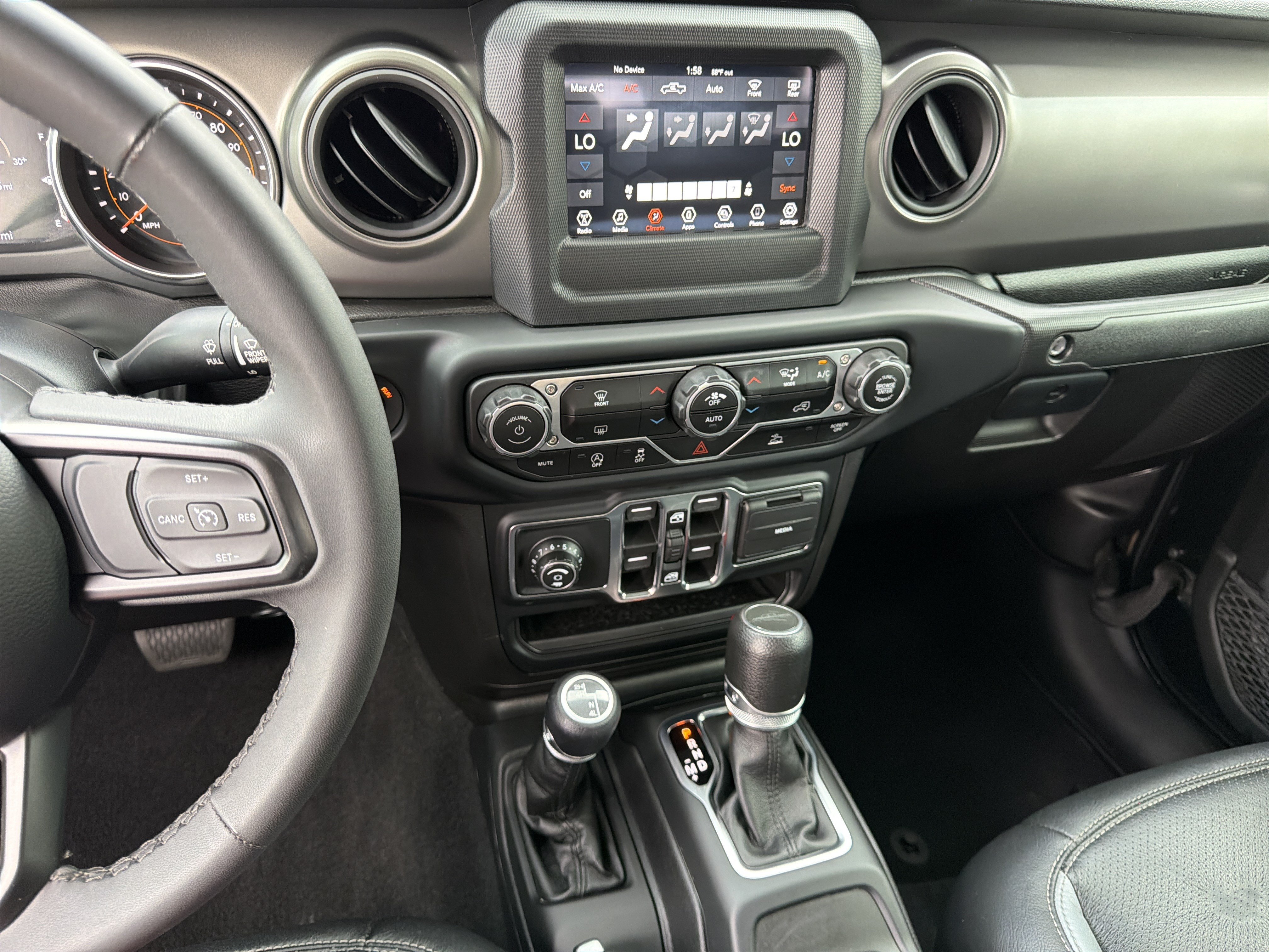 Used 2023 Jeep Gladiator Sport AWD/4WD image 32