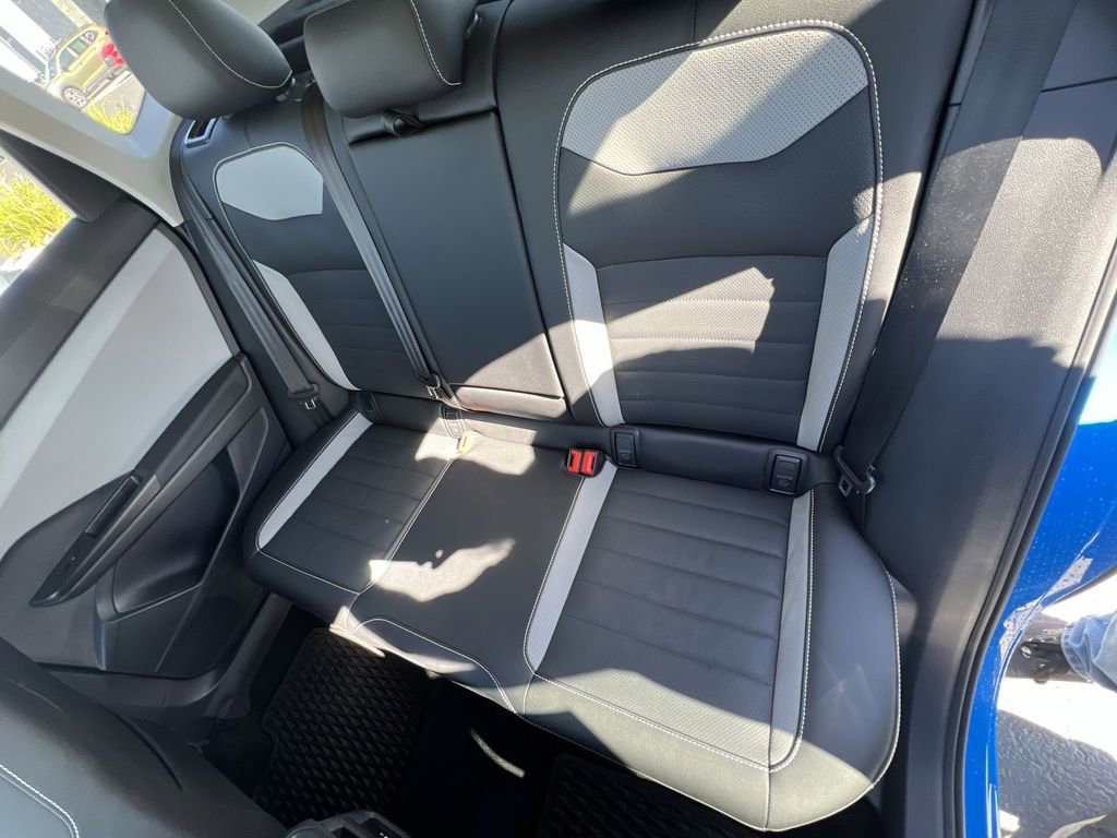 Used 2022 Volkswagen Taos SEL image 24
