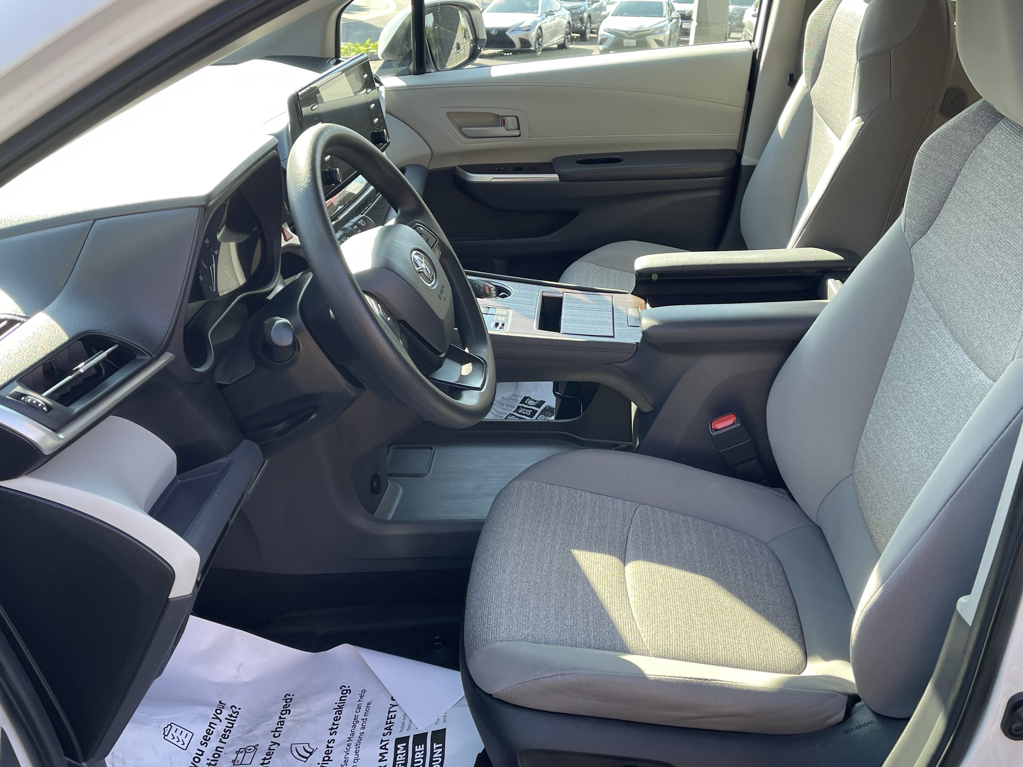 Certified 2024 Toyota Sienna LE AWD/4WD image 10