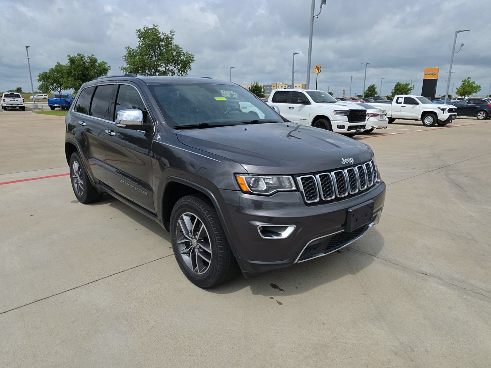 Used 2017 Jeep Grand Cherokee Limited RWD image 7