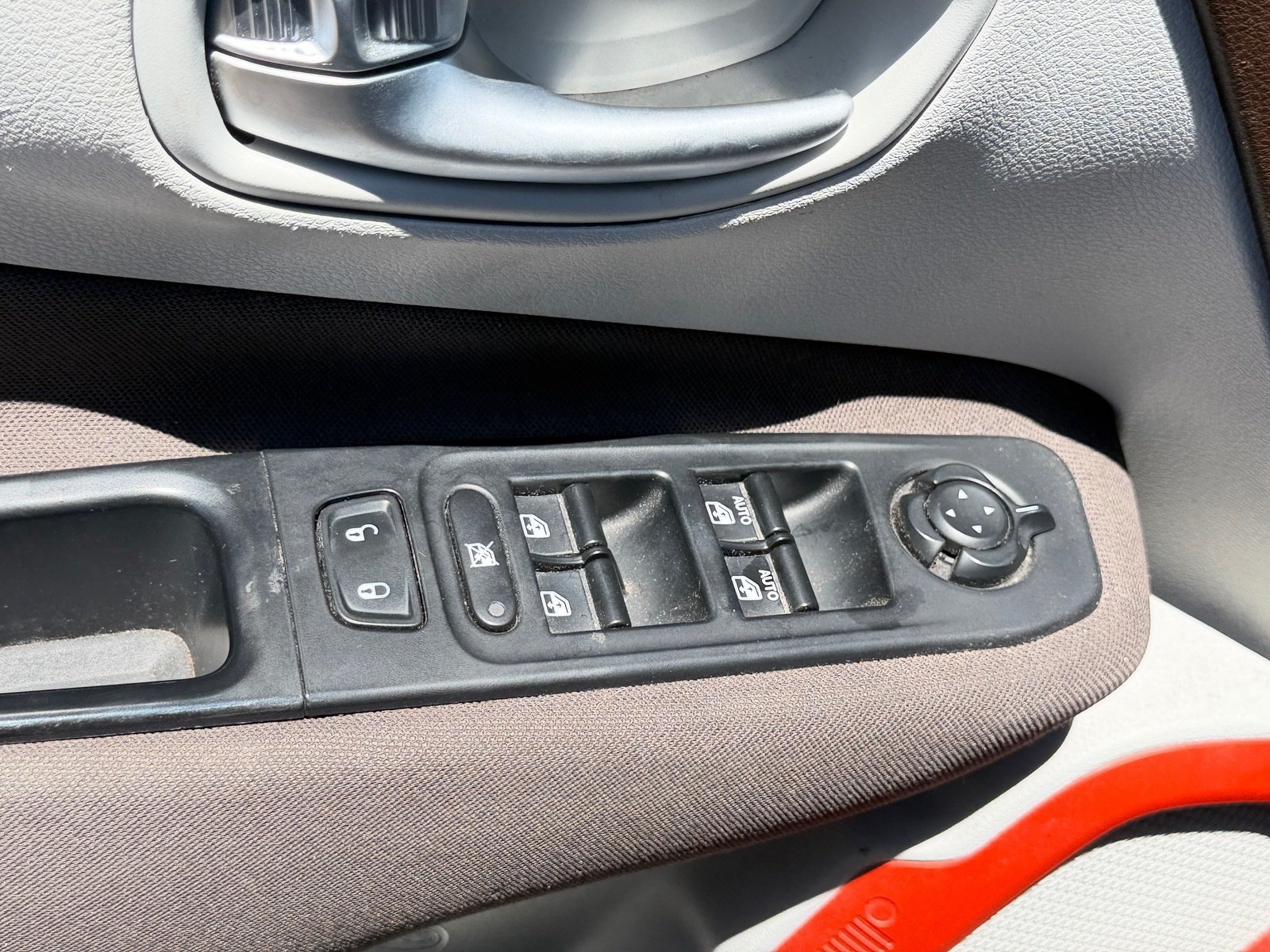 Used 2017 Jeep Renegade Latitude FWD image 6