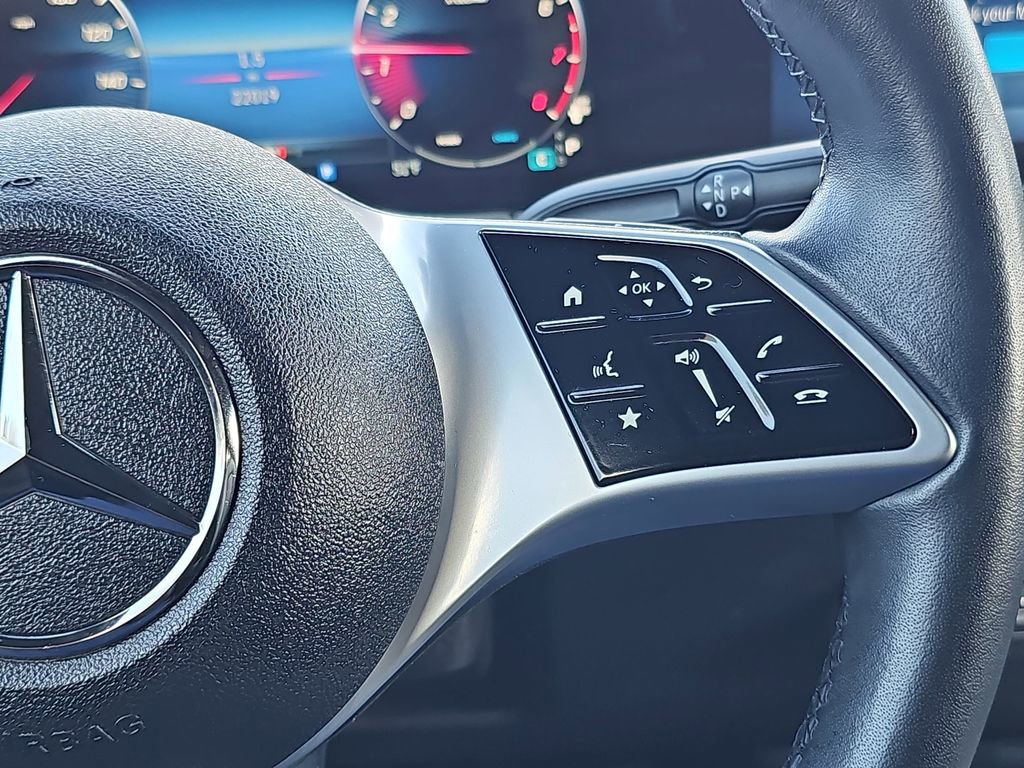 Used 2025 Mercedes-Benz GLB 250 4MATIC image 22