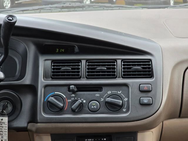 Used 1998 Toyota Sienna CE image 18