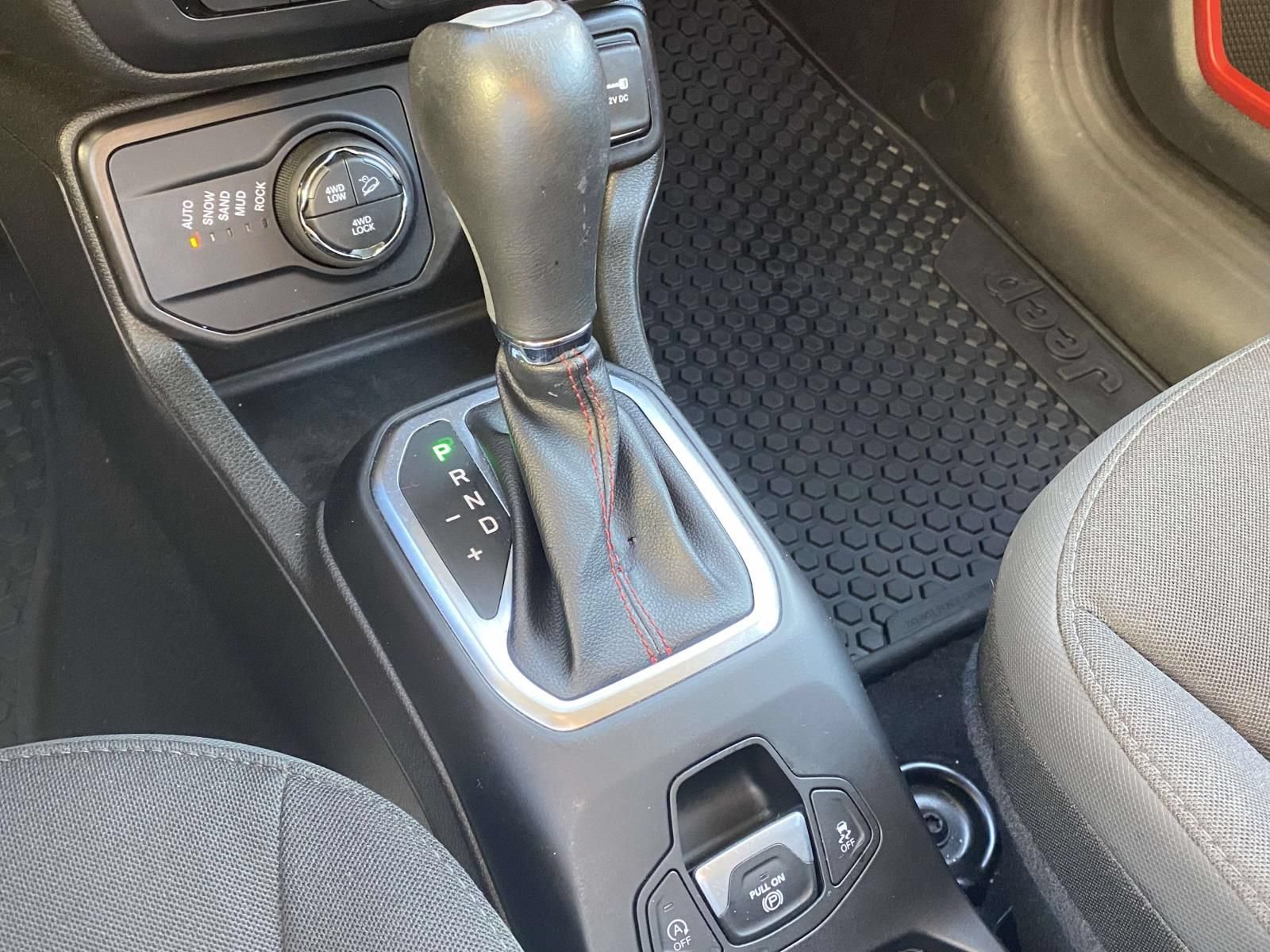Used 2023 Jeep Renegade Trailhawk AWD/4WD image 42