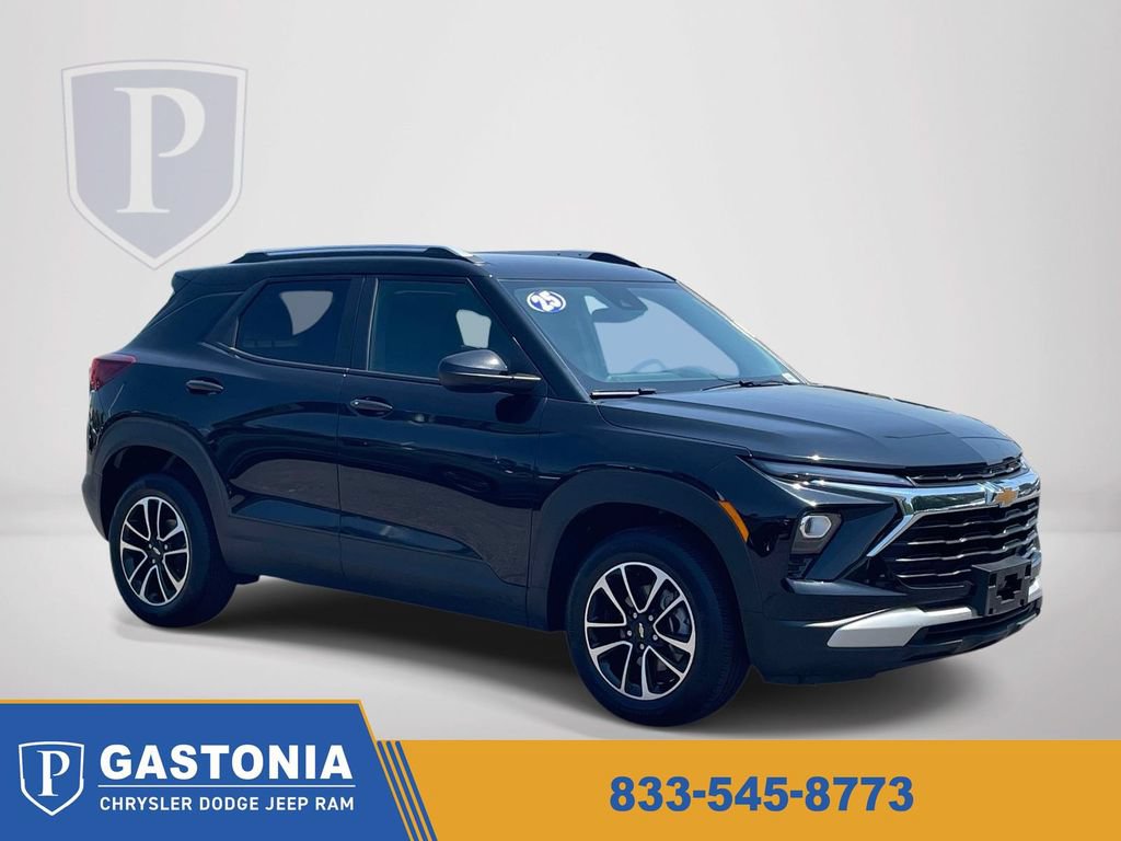 Used 2025 Chevrolet TrailBlazer LT AWD/4WD image 1