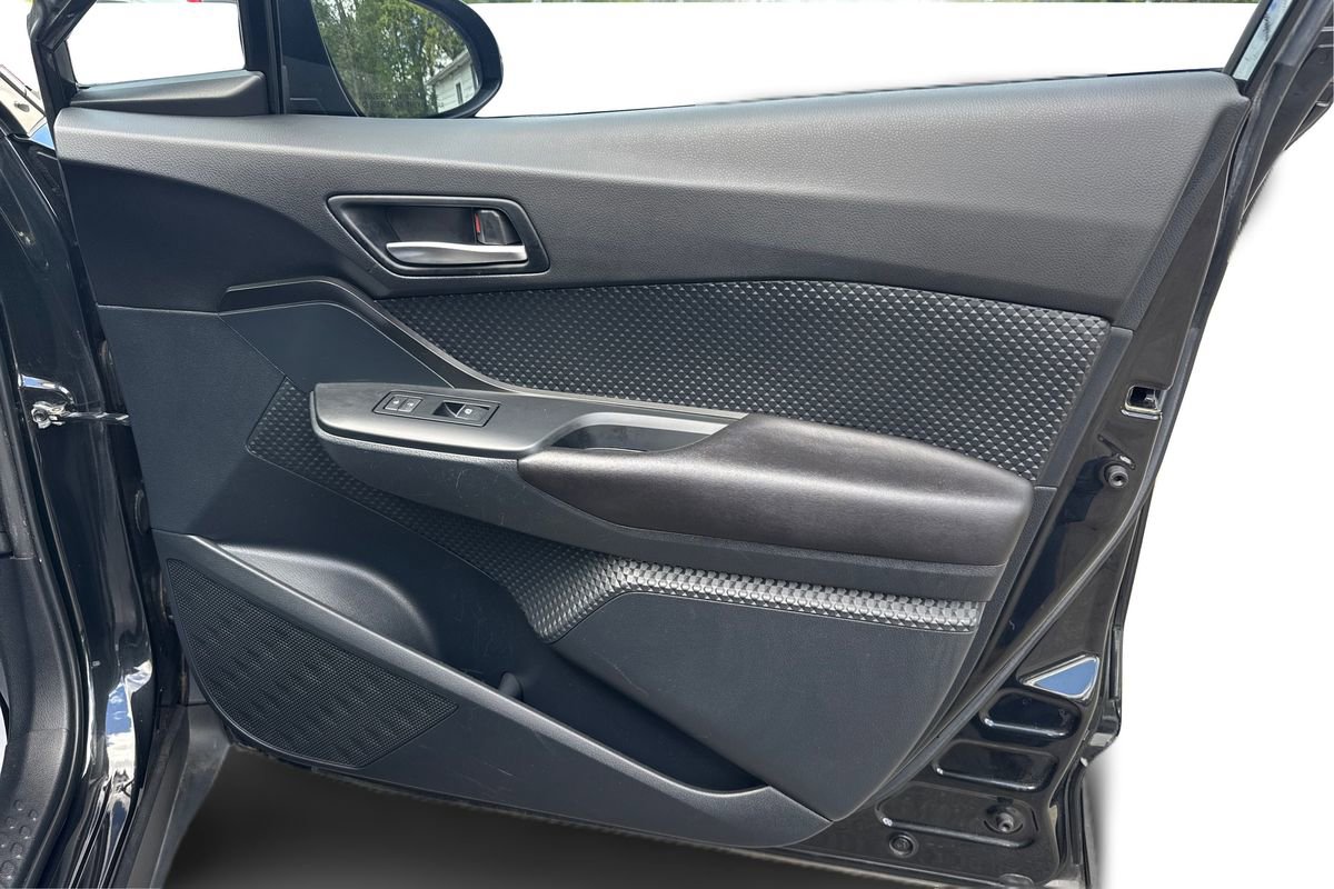 Used 2018 Toyota C-HR XLE FWD image 19