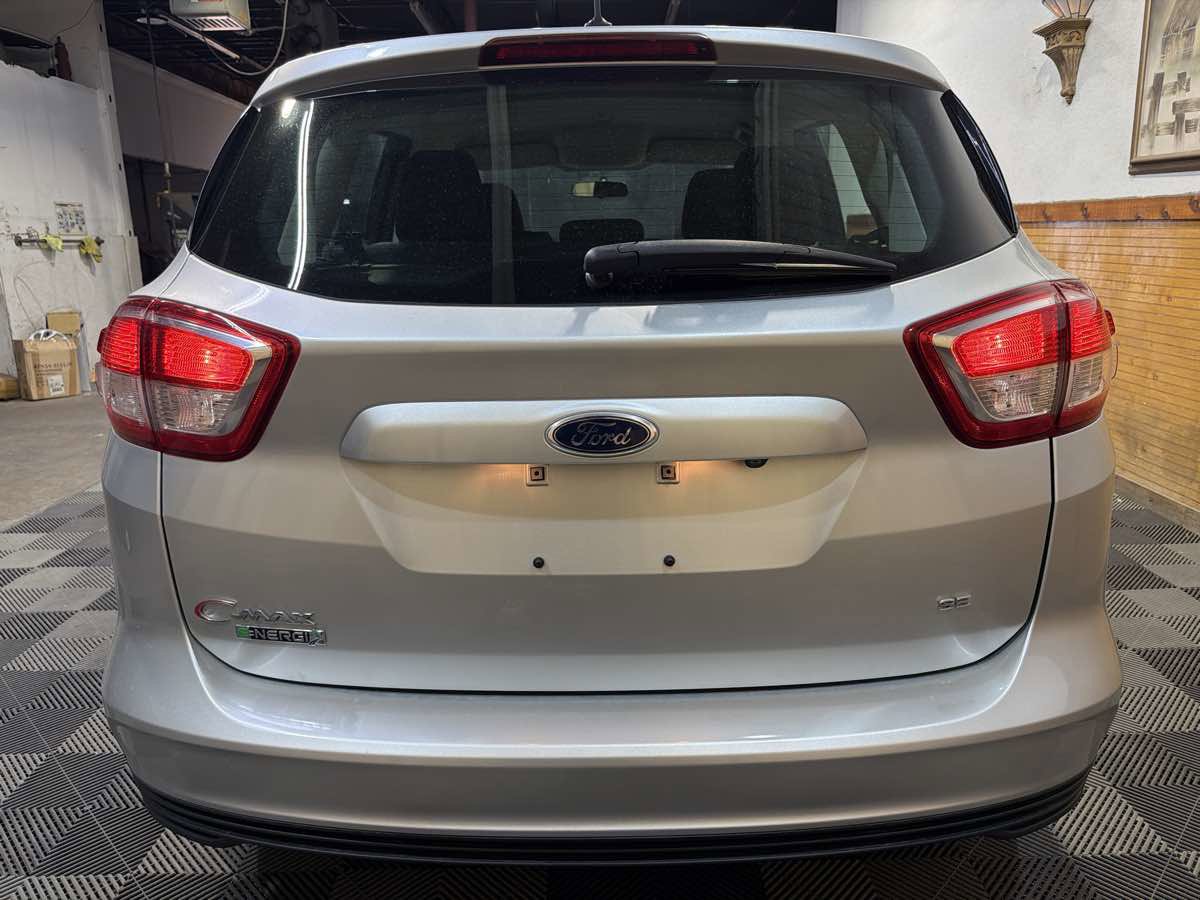 Used 2017 Ford C-MAX Energi SE FWD image 4