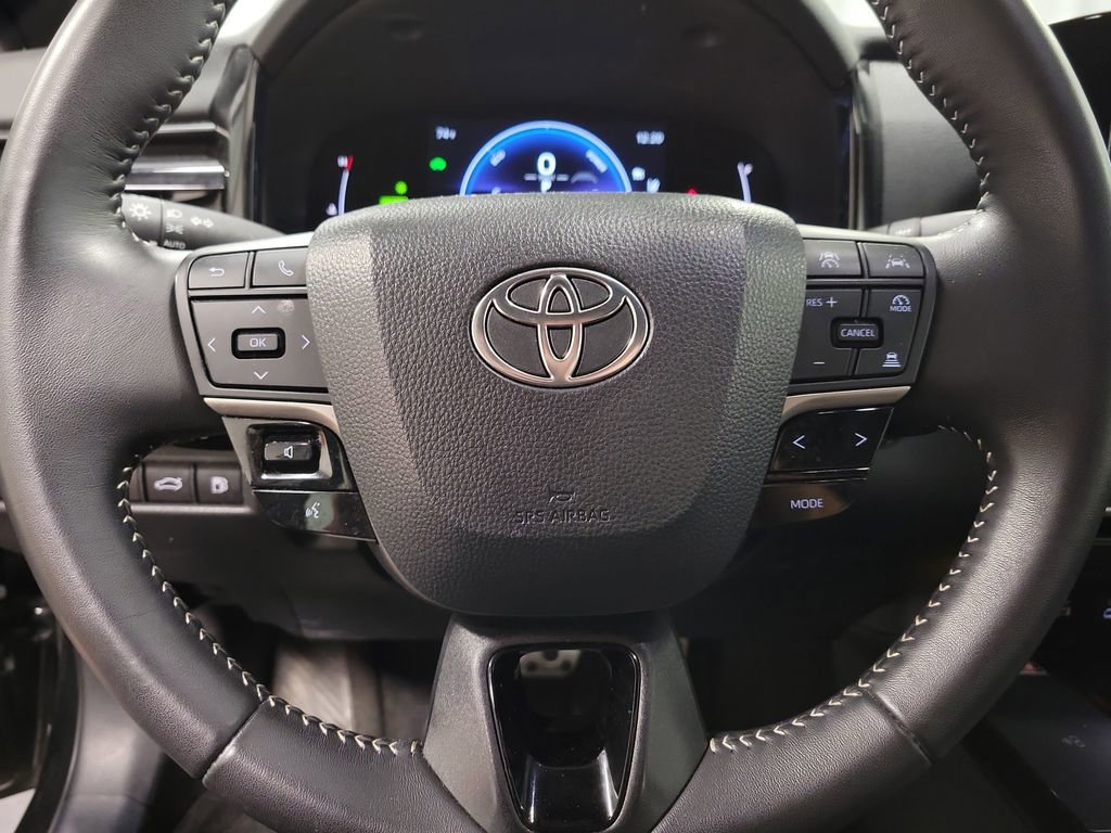 Used 2025 Toyota Camry Hybrid FWD image 18