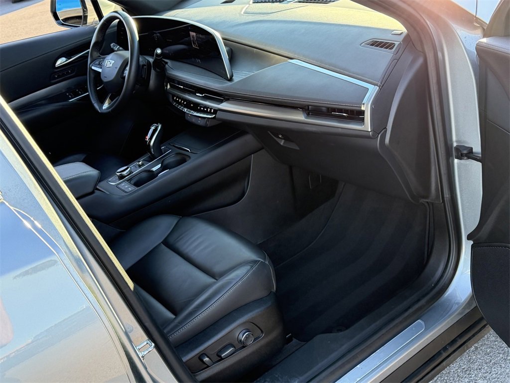 Used 2024 Cadillac XT4 Premium Luxury image 23
