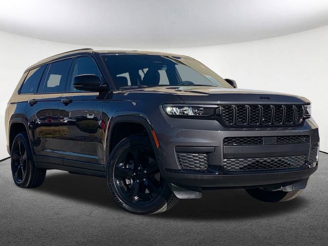 Used 2025 Jeep Grand Cherokee L Altitude image 2