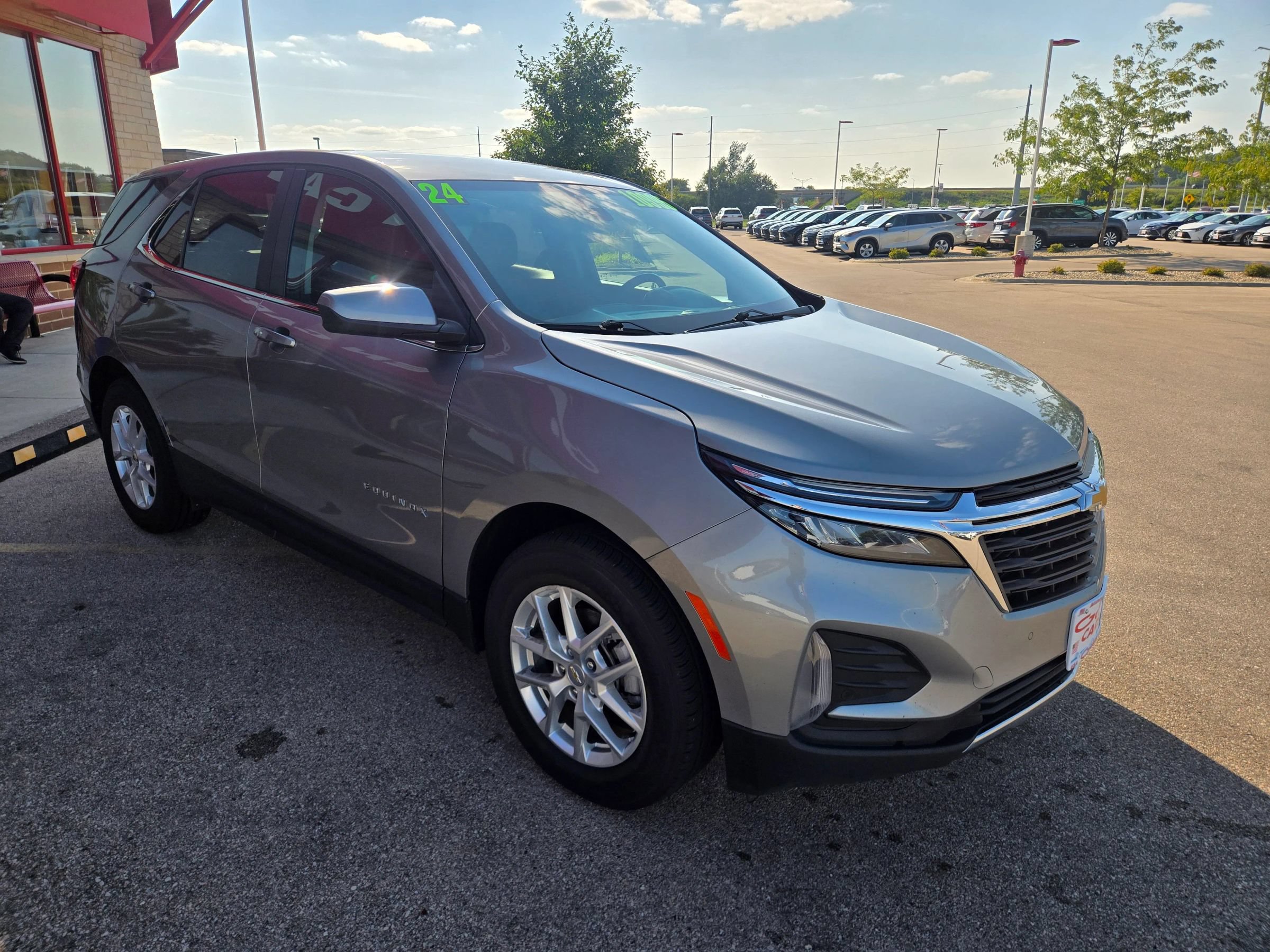 Used 2024 Chevrolet Equinox LT w/ Driver Convenience Package AWD/4WD image 3