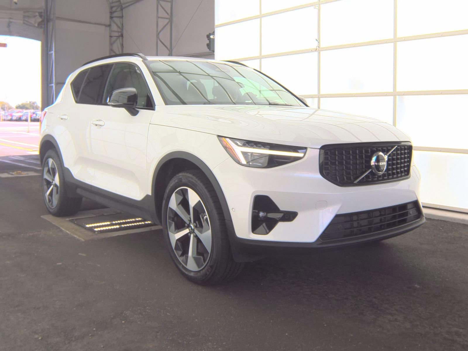 Used 2026 Volvo XC40 B5 Plus AWD/4WD image 2