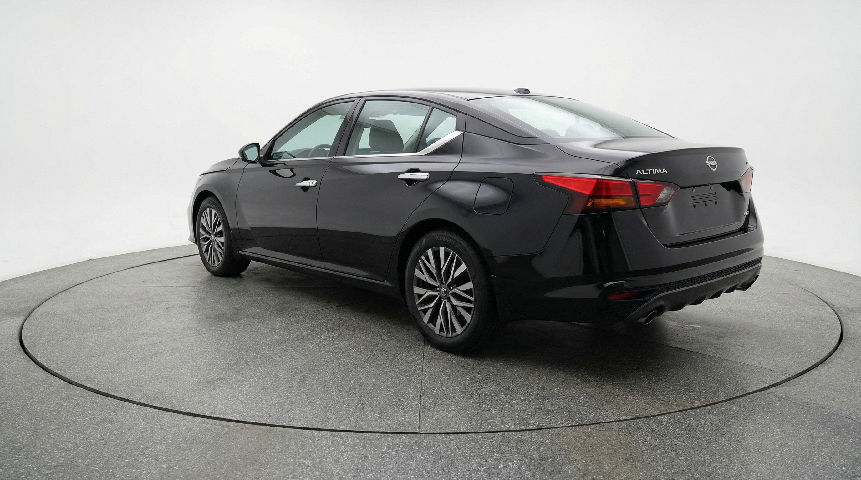 Used 2025 Nissan Altima 2.5 SV FWD image 6