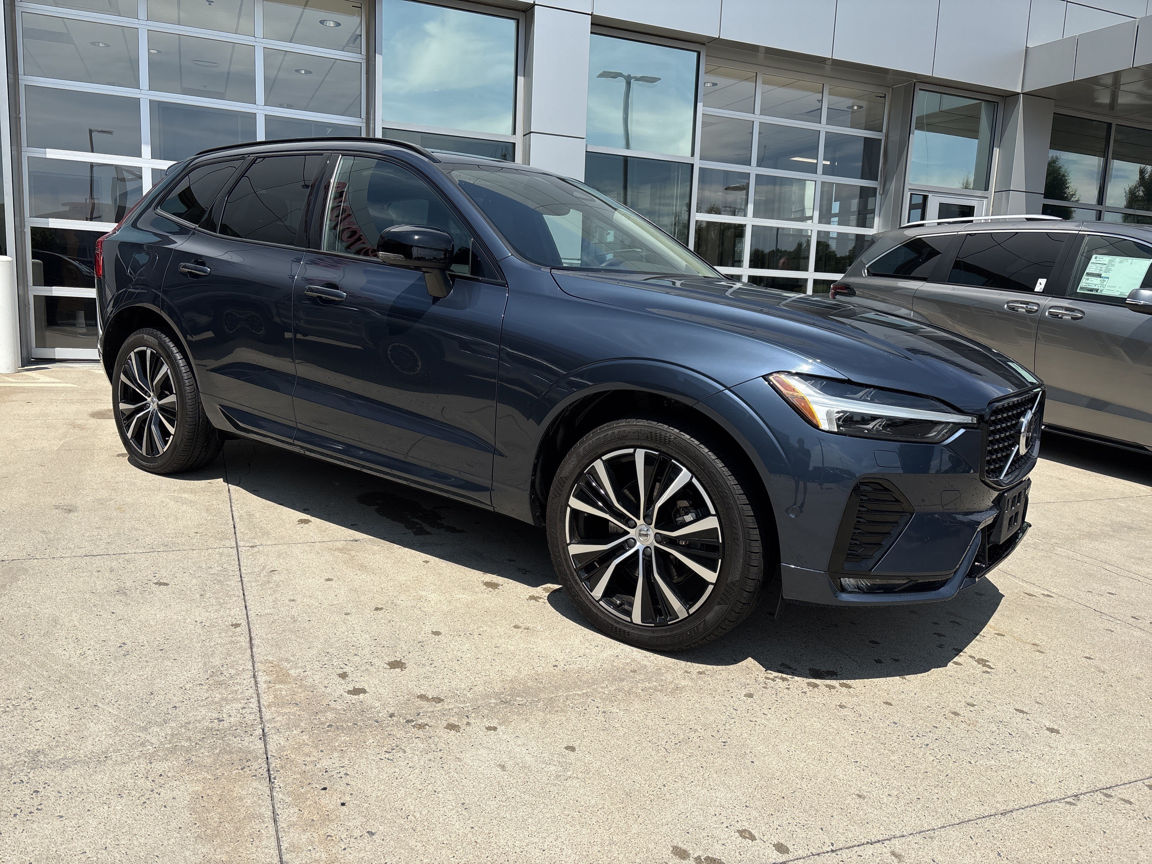Used 2024 Volvo XC60 B5 Plus AWD/4WD video 2