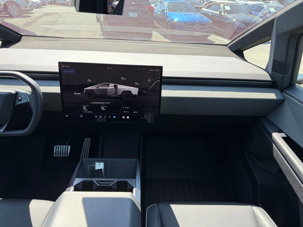 Used 2025 Tesla Cybertruck AWD Crew Cab image 28