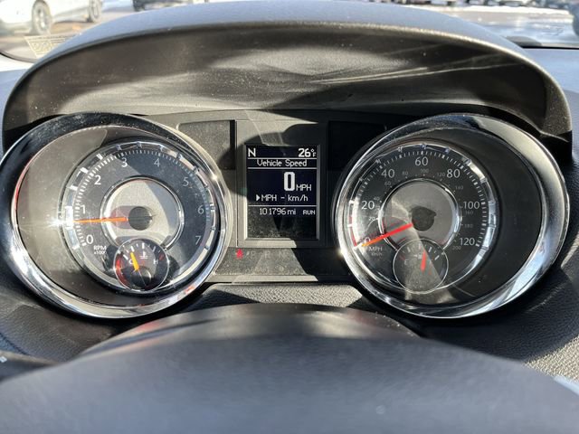 Used 2016 Chrysler Town & Country Touring image 12