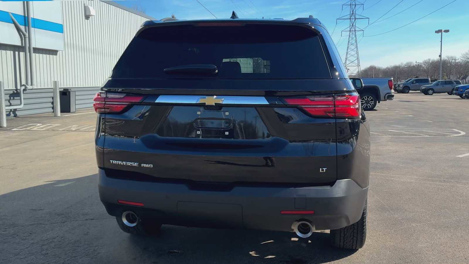 Certified 2023 Chevrolet Traverse LT w/ Rear Camera Mirror Package image 3