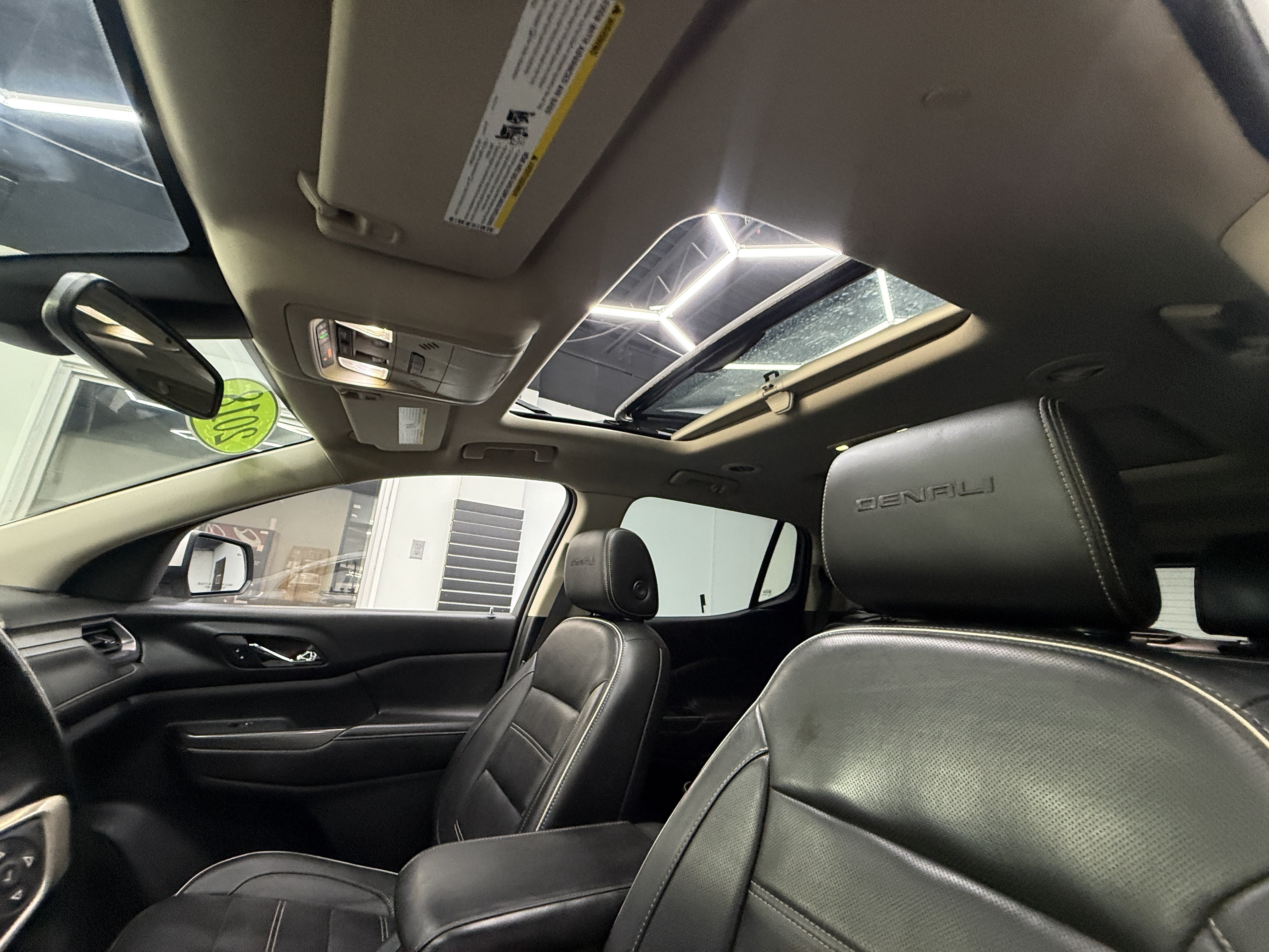 Used 2018 GMC Acadia Denali AWD/4WD image 12